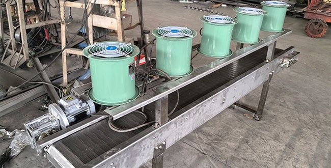 鏈板輸送機(jī)的特點